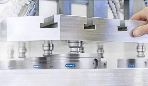 SCHUNK刀具夾持系統(tǒng)對(duì)機(jī)加工行業(yè)產(chǎn)生了前所未有的革命性影響。?模塊化夾持系統(tǒng)借鑒其優(yōu)勢(shì)，它的作用遠(yuǎn)不止于一個(gè)參考基準(zhǔn)，還提供了包括定位、夾持以及接口通用等功能。這種夾持原理如今被認(rèn)為是提高生產(chǎn)效率的最有效的方法之一，廣泛適用于從小型零件到大型零件，從粗加工到裝配應(yīng)用的各種工藝。作為這一技術(shù)的先驅(qū)以及夾持技術(shù)和抓取系統(tǒng)的領(lǐng)導(dǎo)者，SCHUNK始終致力于開發(fā)新的應(yīng)用領(lǐng)域，并在它的模塊化系統(tǒng)中新增了適用于直接夾持工件以及微小型零件的專業(yè)標(biāo)準(zhǔn)模塊。